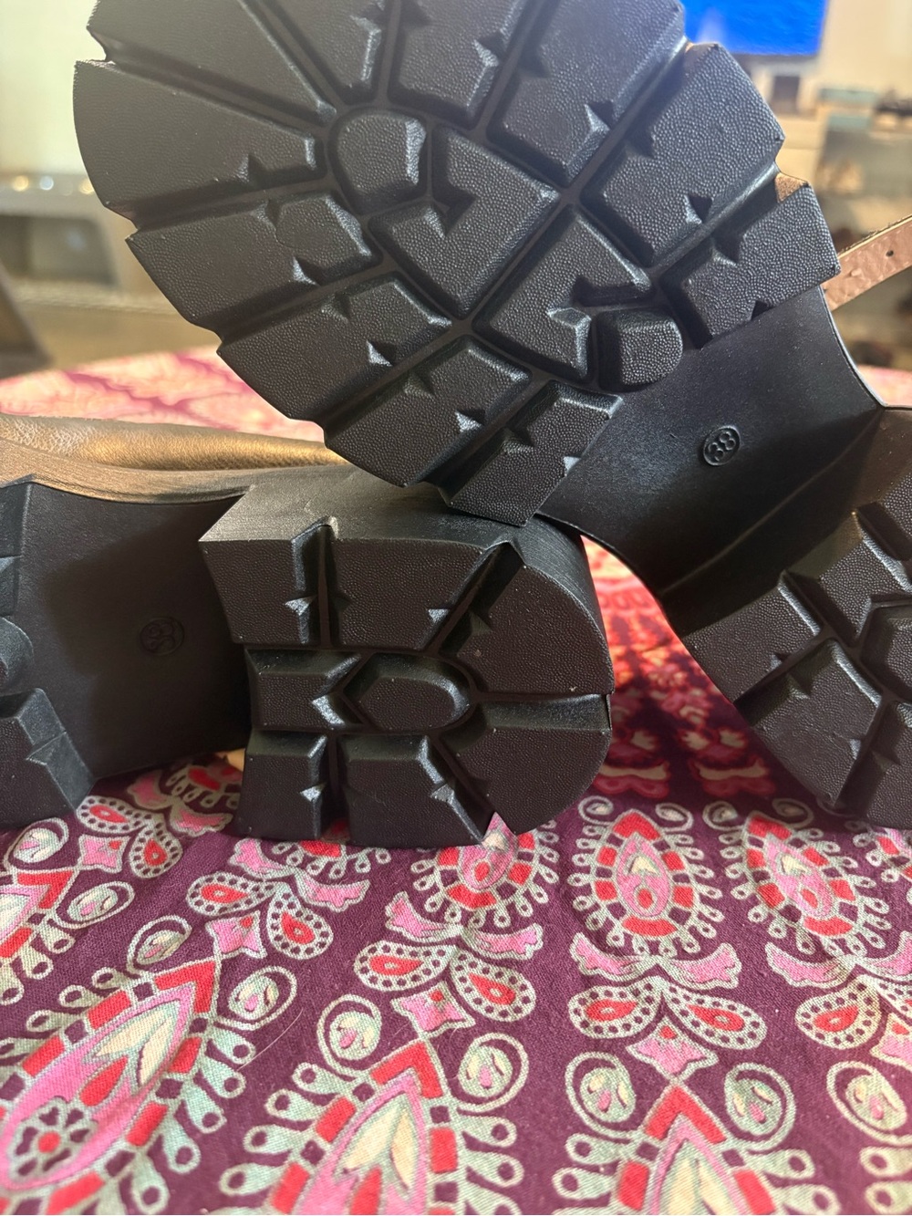 Black Mary Jane Heels Shoe with Straps - Picture 3 of 3